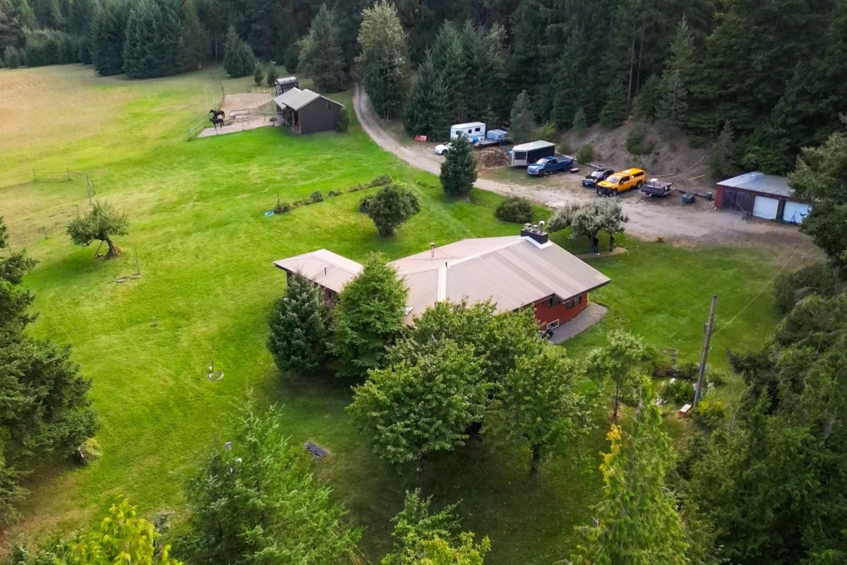 Kitchen Photo of 50900 Chaumox Road, Boston Bar / Lytton, BC