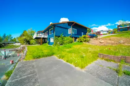 Backyard Photo of 1144 Ottaburn Road, West Vancouver, BC