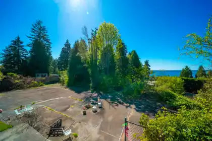 Swimming Pool Photo of 1144 Ottaburn Road, West Vancouver, BC