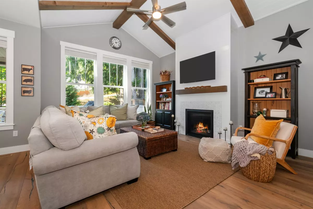 Dining Area Photo of 43390 Creekside Circle, Lindell Beach, BC