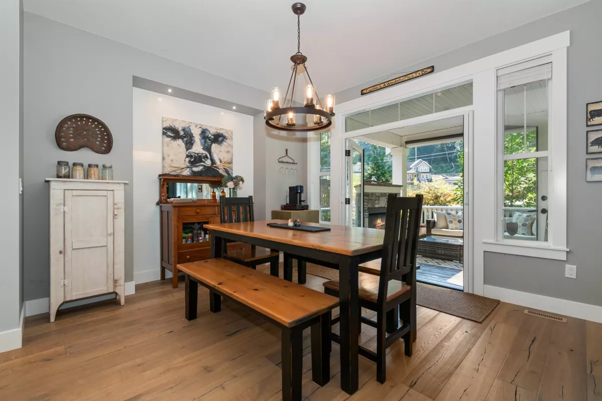 Walk-In Closet Photo of 43390 Creekside Circle, Lindell Beach, BC