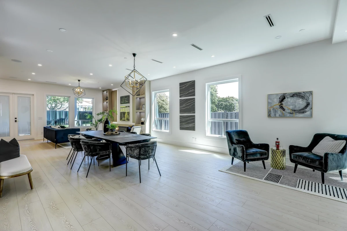 Breakfast Nook Photo of 15569 Oxenham Avenue, White Rock, BC