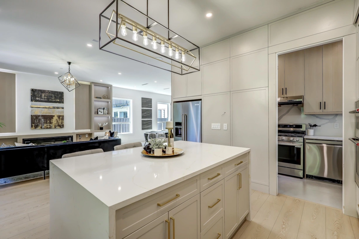 Dining Area Photo of 15569 Oxenham Avenue, White Rock, BC