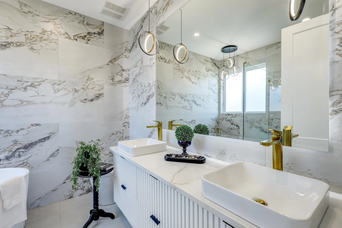 Entry Foyer Photo of 15569 Oxenham Avenue, White Rock, BC