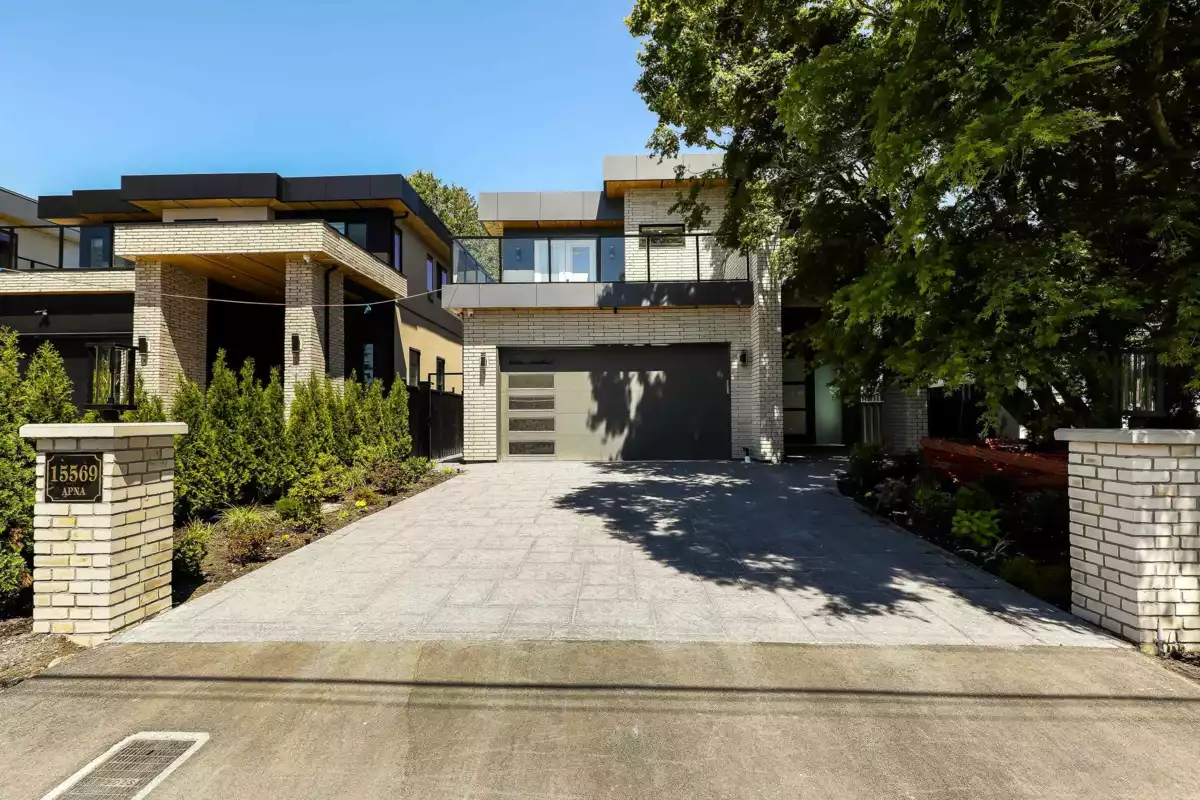 Exterior Front Photo of 15569 Oxenham Avenue, White Rock, BC