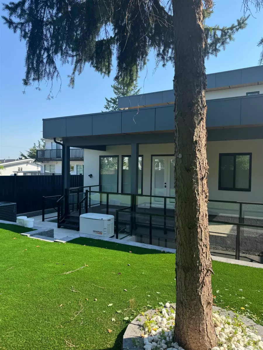 Fitness Center Photo Near 15569 Oxenham Avenue, White Rock, BC