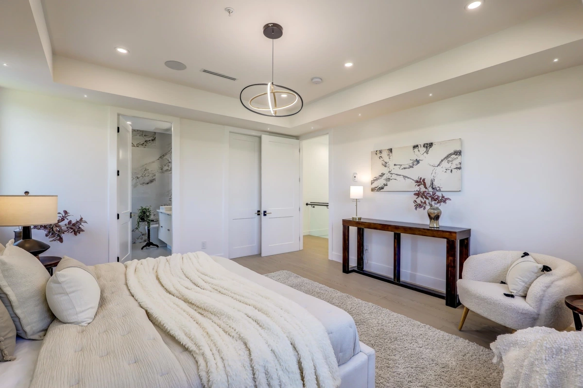 Laundry Room Photo of 15569 Oxenham Avenue, White Rock, BC