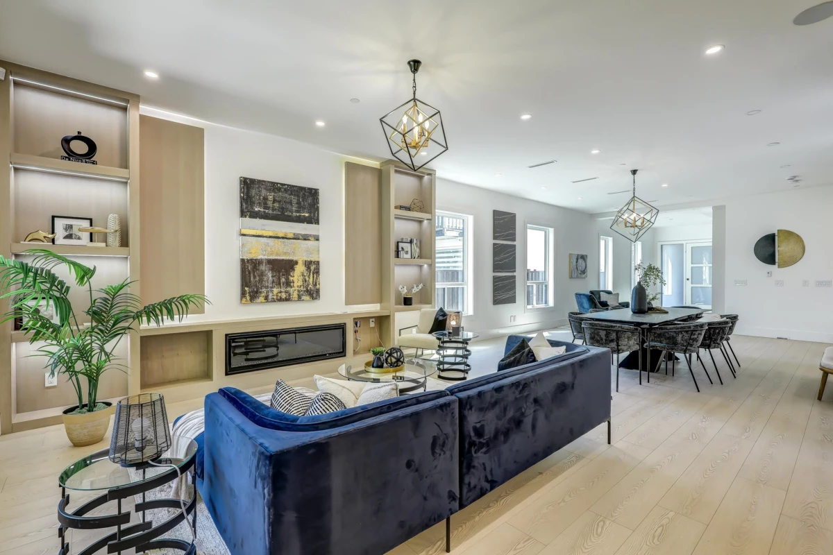 Living Room Photo of 15569 Oxenham Avenue, White Rock, BC