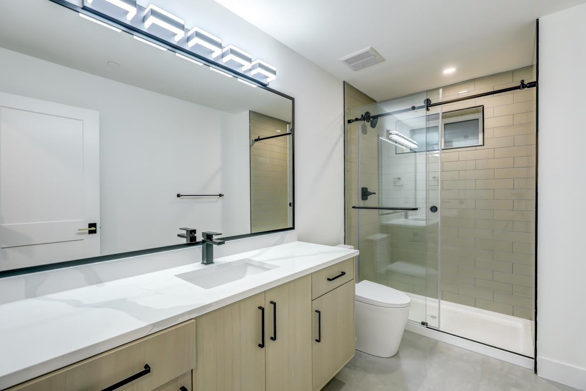 Swimming Pool Photo of 15569 Oxenham Avenue, White Rock, BC