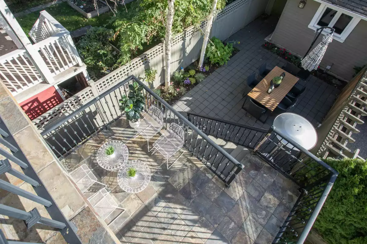 Front Yard Photo of 3242 W 3rd Avenue, Vancouver, BC