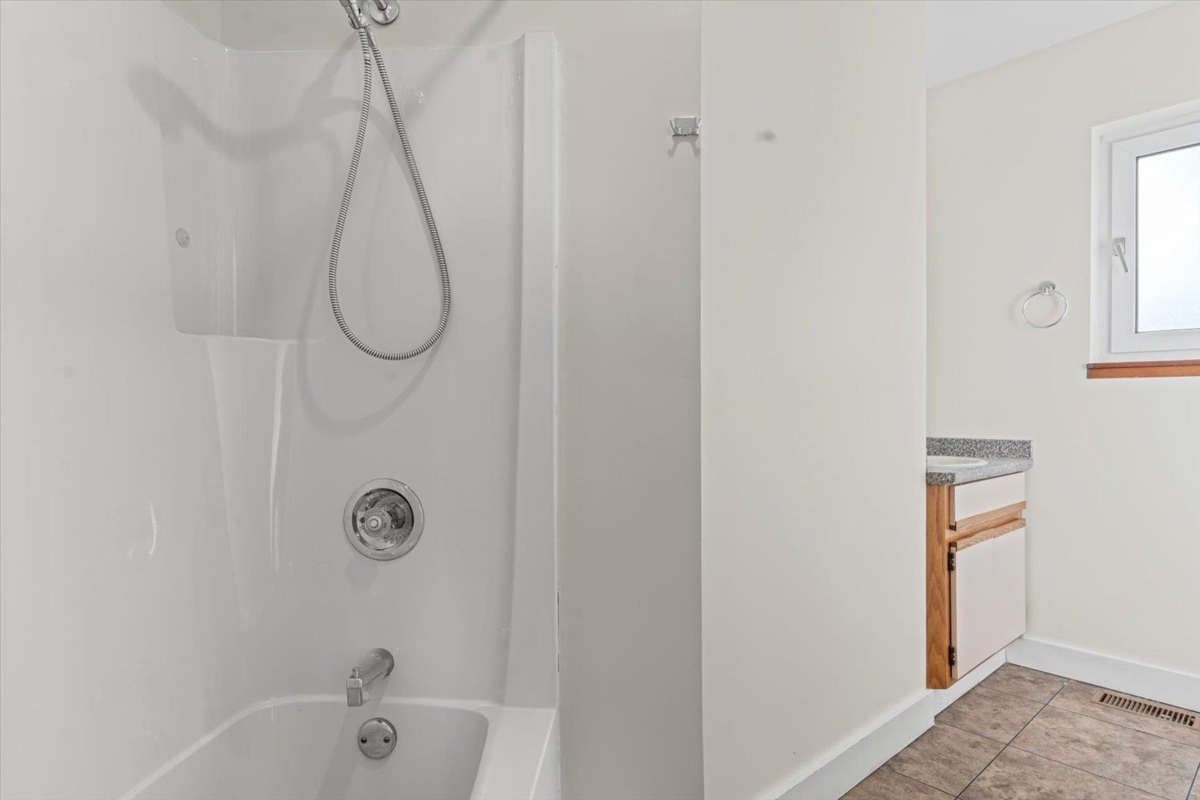 Basement Recreation Room Photo of 45706 Stevenson Road, Chilliwack, BC