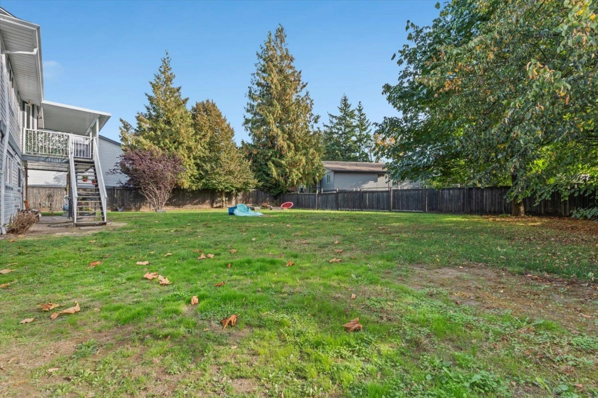 Swimming Pool Photo of 45706 Stevenson Road, Chilliwack, BC
