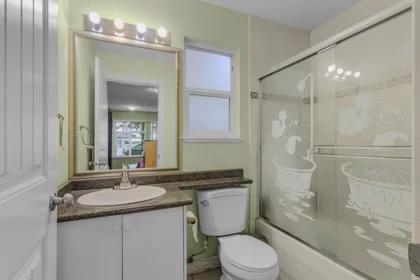 Hallway Photo of 1380 E 51st Avenue, Vancouver, BC