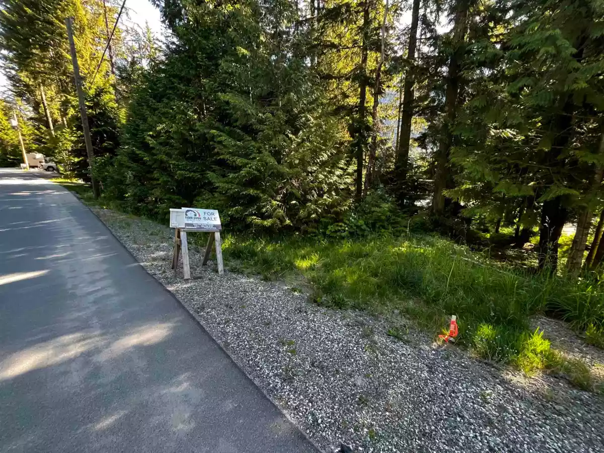 Living Room Photo of 14902 Parkwood Street, Sunshine Valley, BC