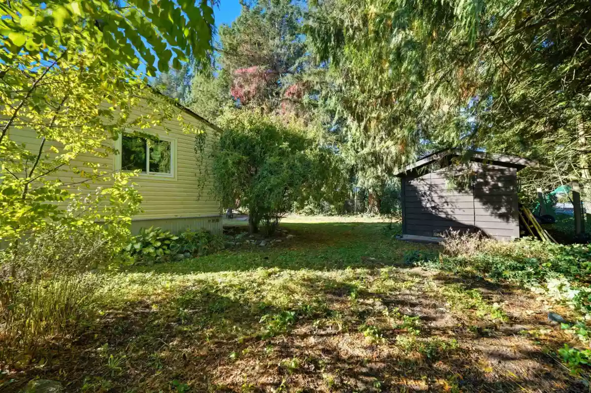 Backyard Photo of 207 45835 Sleepy Hollow Road, Cultus Lake, BC