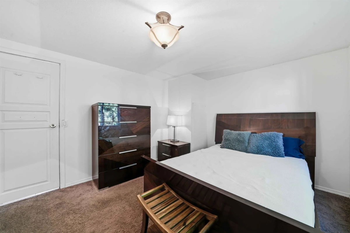 Kitchen Island Photo of 207 45835 Sleepy Hollow Road, Cultus Lake, BC