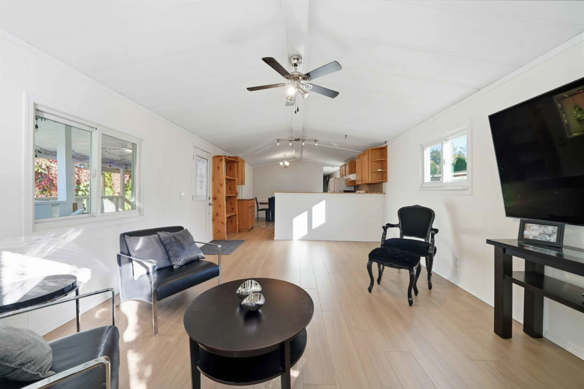 Laundry Room Photo of 207 45835 Sleepy Hollow Road, Cultus Lake, BC