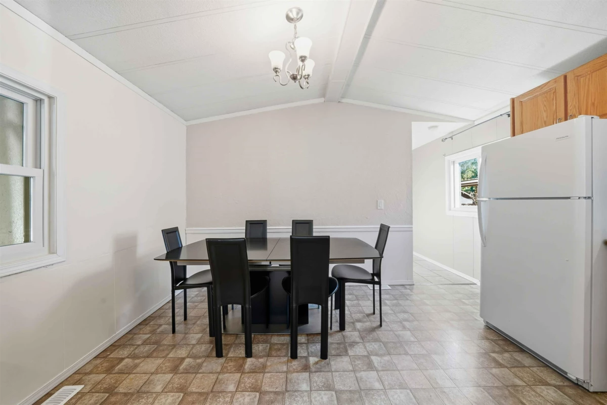 Walk-In Closet Photo of 207 45835 Sleepy Hollow Road, Cultus Lake, BC