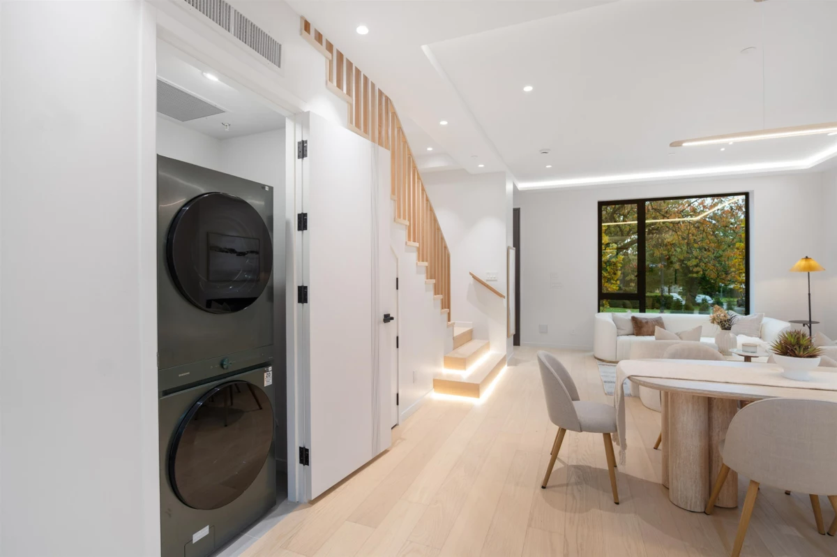 Breakfast Nook Photo of 1 1595 W 66th Avenue, Vancouver, BC