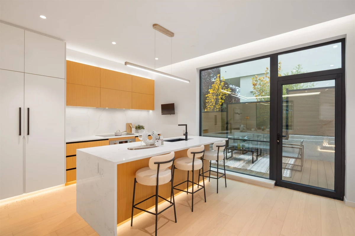 Kitchen Island Photo of 1 1595 W 66th Avenue, Vancouver, BC