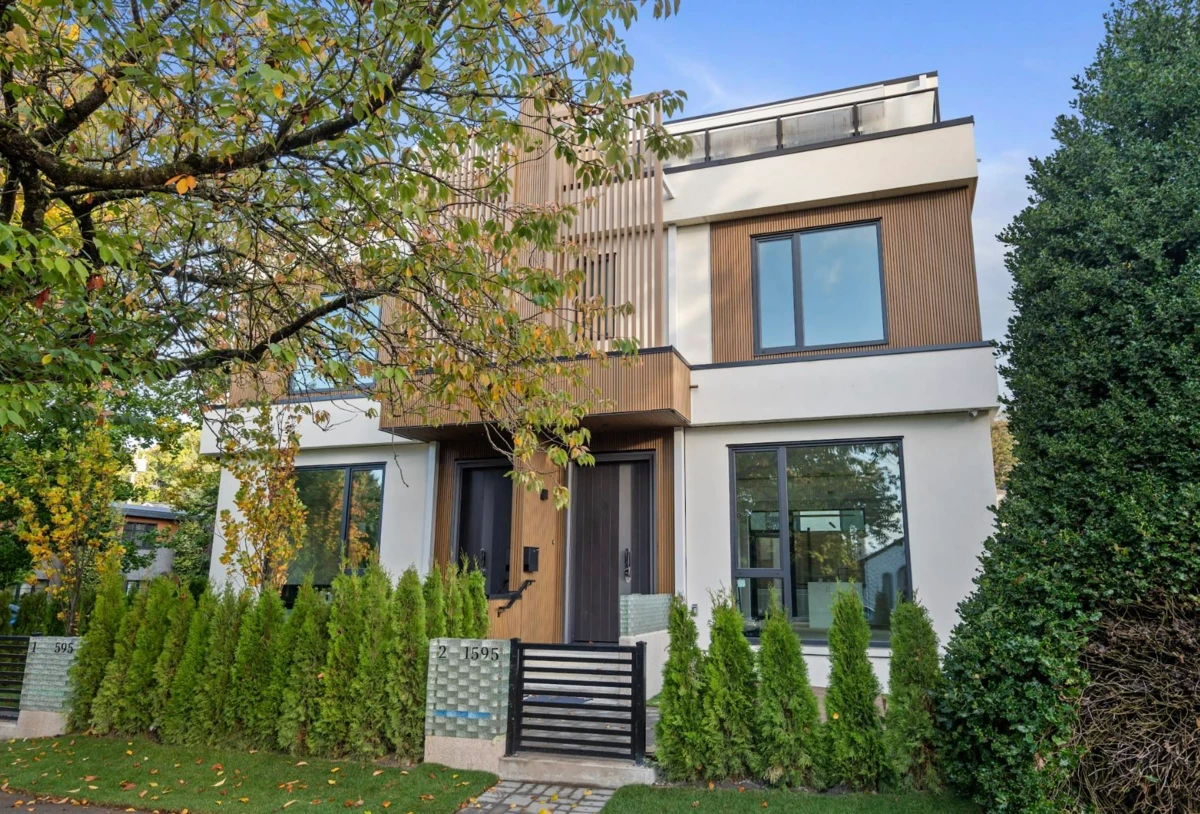 Living Room Photo of 1 1595 W 66th Avenue, Vancouver, BC