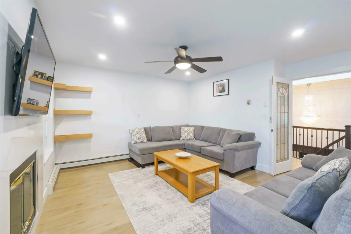 Guest Bathroom Photo of 12183 77 Avenue, Surrey, BC