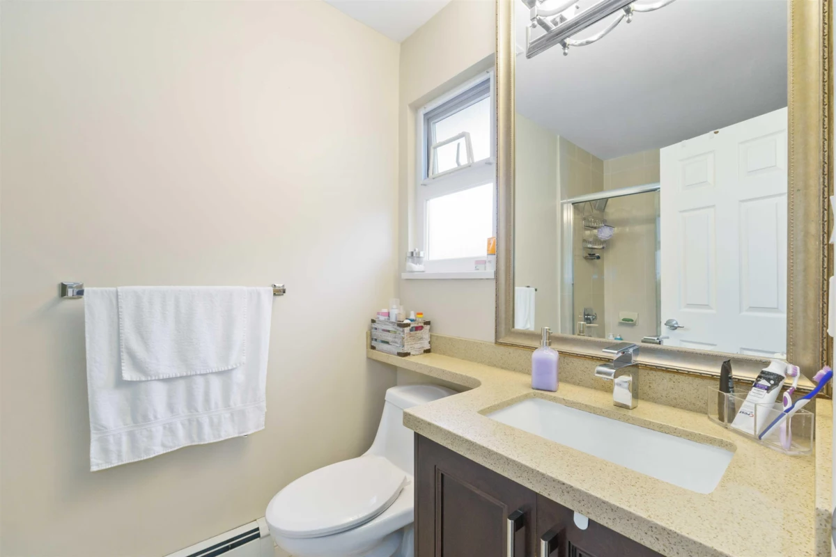 Hallway Photo of 12183 77 Avenue, Surrey, BC