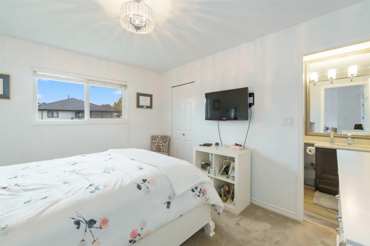 Laundry Room Photo of 12183 77 Avenue, Surrey, BC