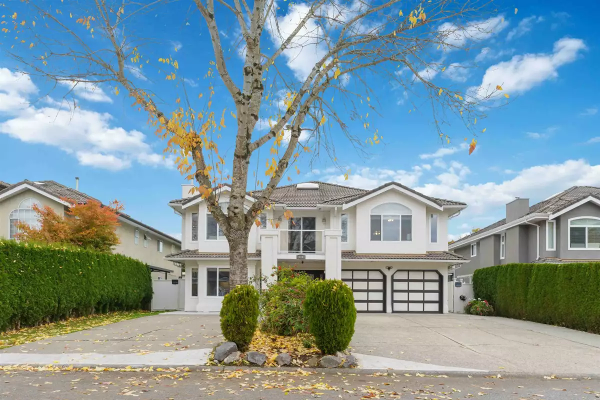 Living Room Photo of 12183 77 Avenue, Surrey, BC