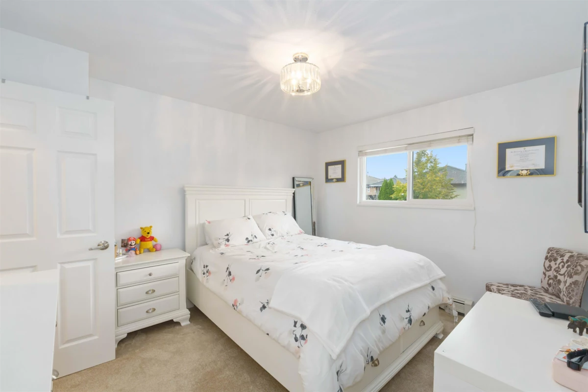 Mudroom Photo of 12183 77 Avenue, Surrey, BC