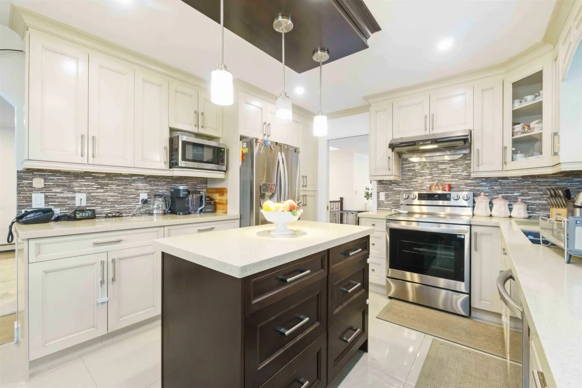 Primary Bathroom Photo of 12183 77 Avenue, Surrey, BC