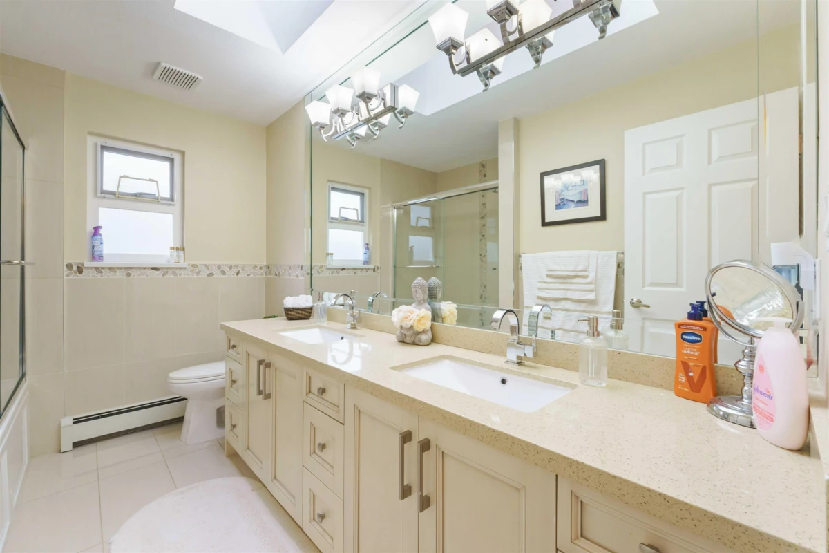 Staircase Photo of 12183 77 Avenue, Surrey, BC