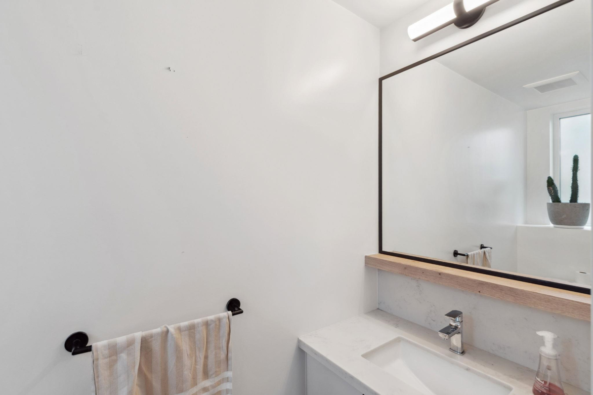 Breakfast Nook Photo of 601 3021 St George Street, Port Moody, BC