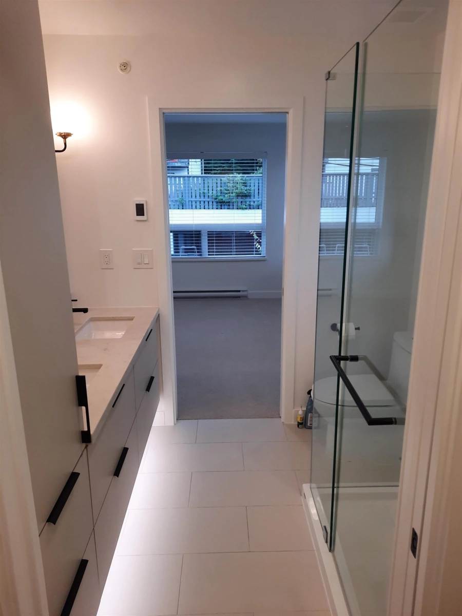 Kitchen Island Photo of 601 3021 St George Street, Port Moody, BC