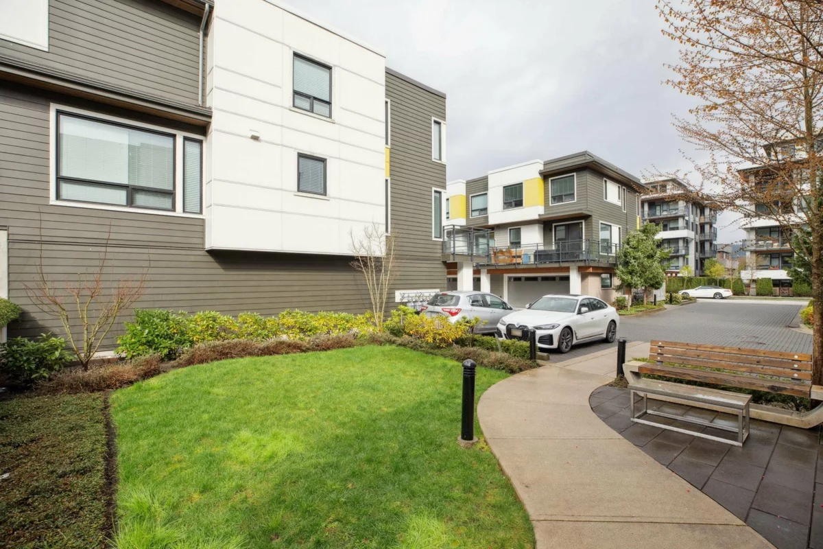 Powder Room Photo of 601 3021 St George Street, Port Moody, BC