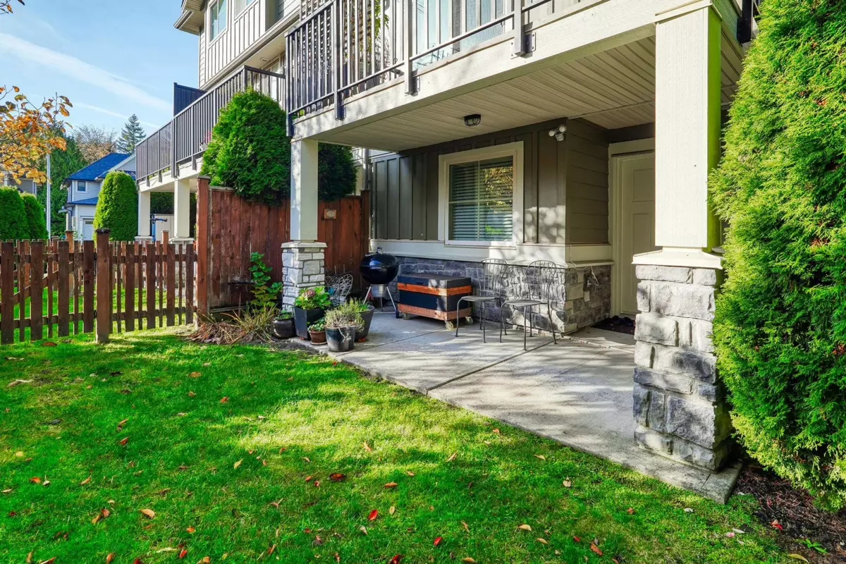 Guest Bathroom Photo of 3 3266 147 Street, Surrey, BC