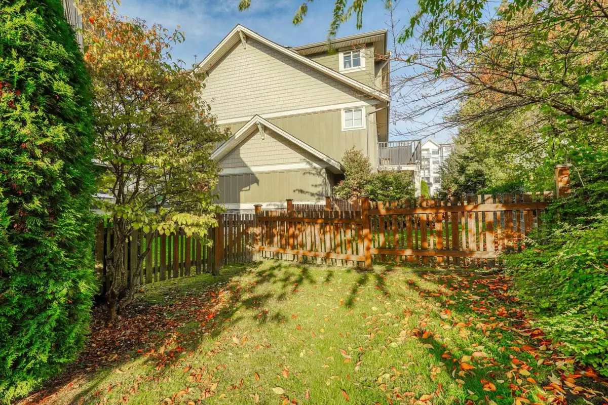 Powder Room Photo of 3 3266 147 Street, Surrey, BC