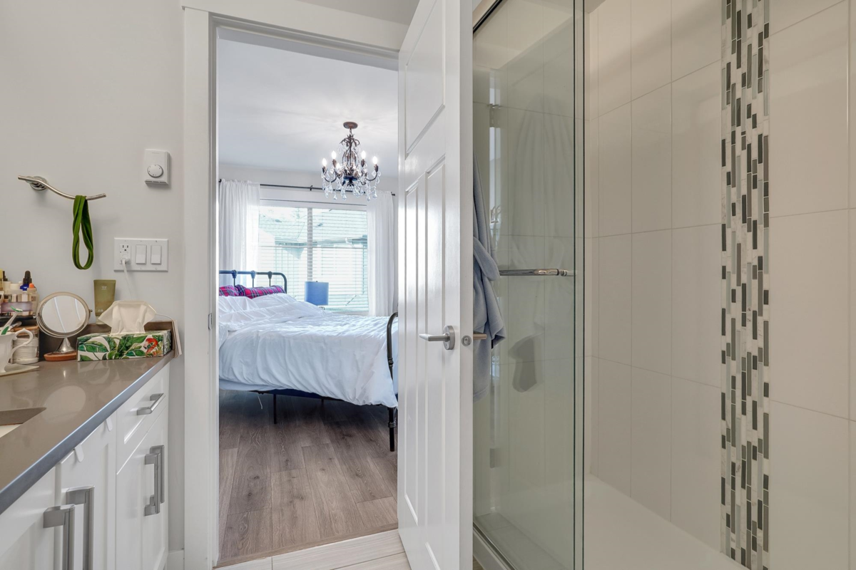 Primary Bathroom Photo of 3 3266 147 Street, Surrey, BC