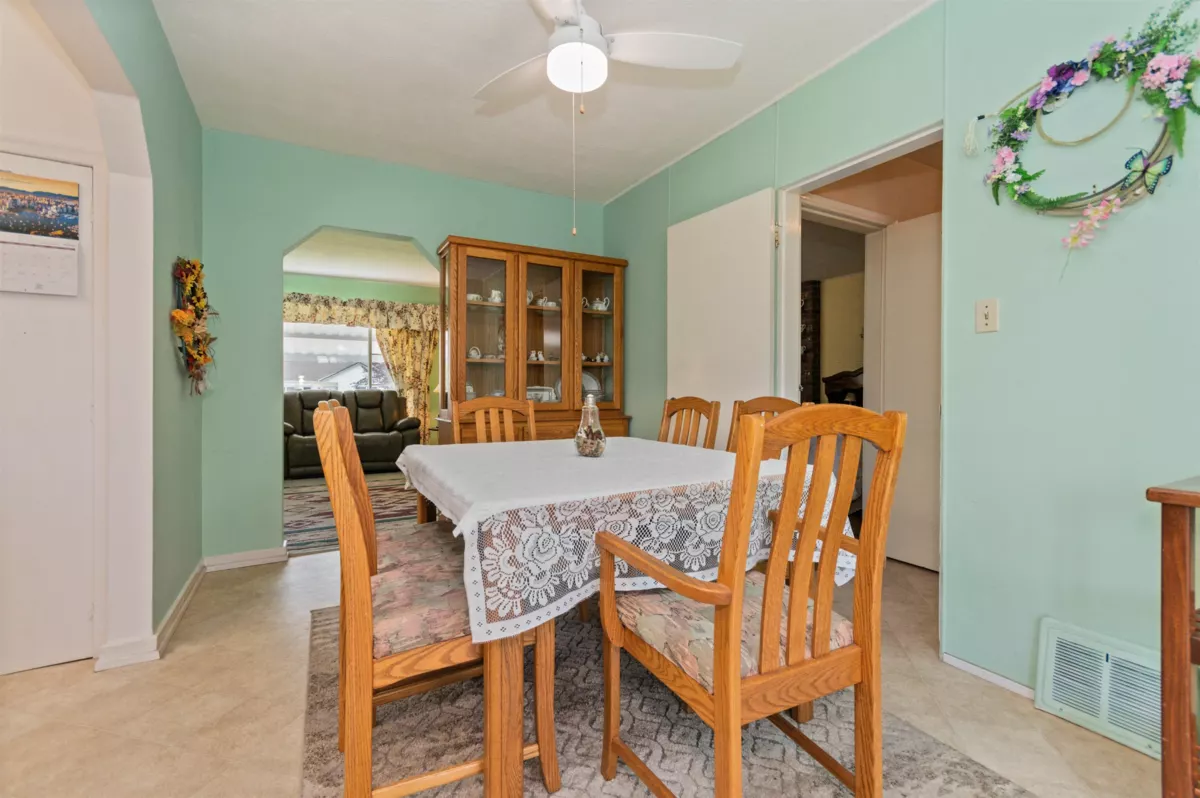 Bedroom 3 Photo of 45601 Herron Avenue, Chilliwack, BC