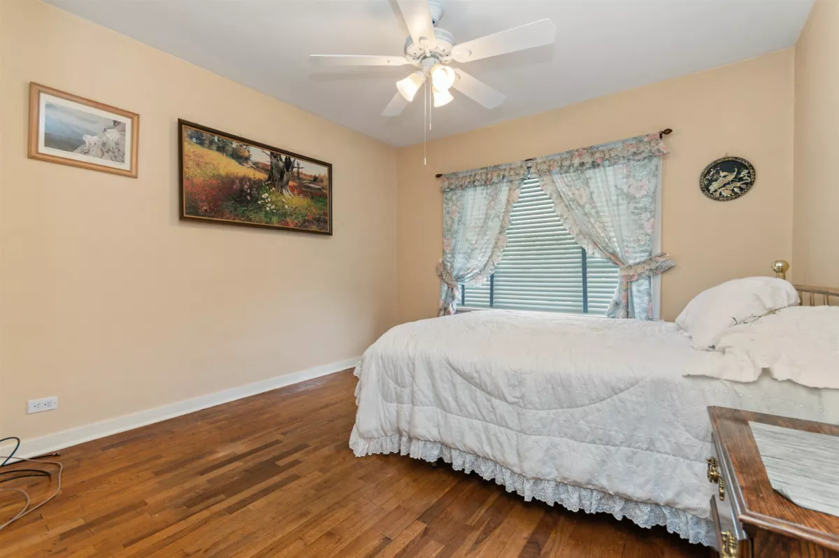 Entry Foyer Photo of 45601 Herron Avenue, Chilliwack, BC