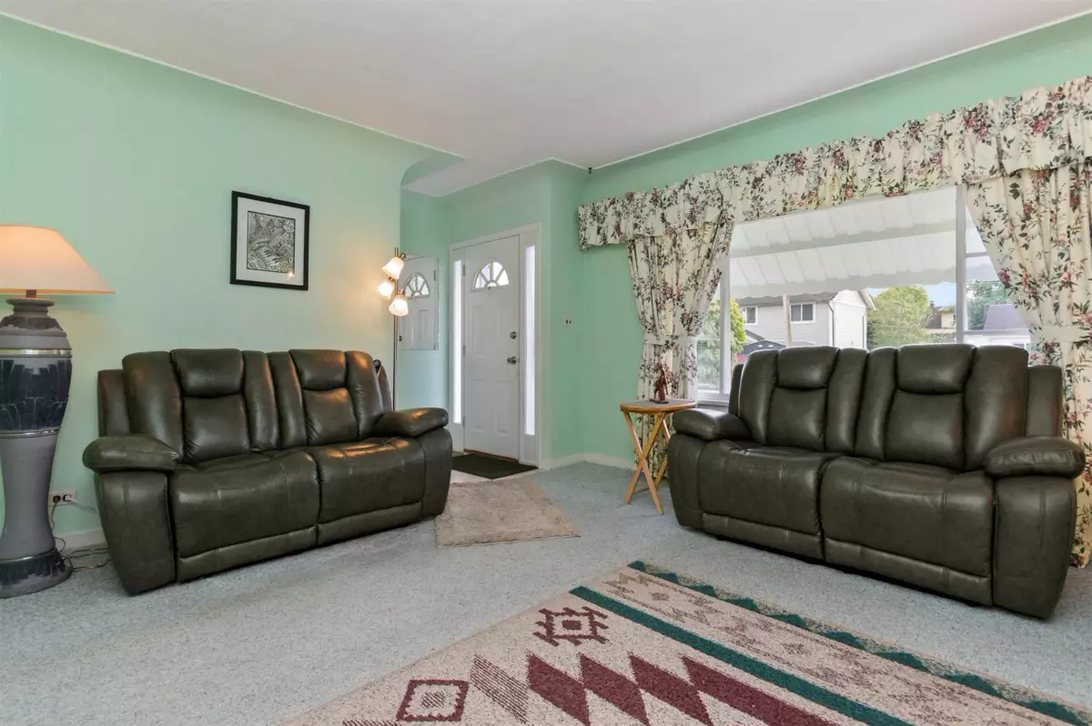 Kitchen Photo of 45601 Herron Avenue, Chilliwack, BC