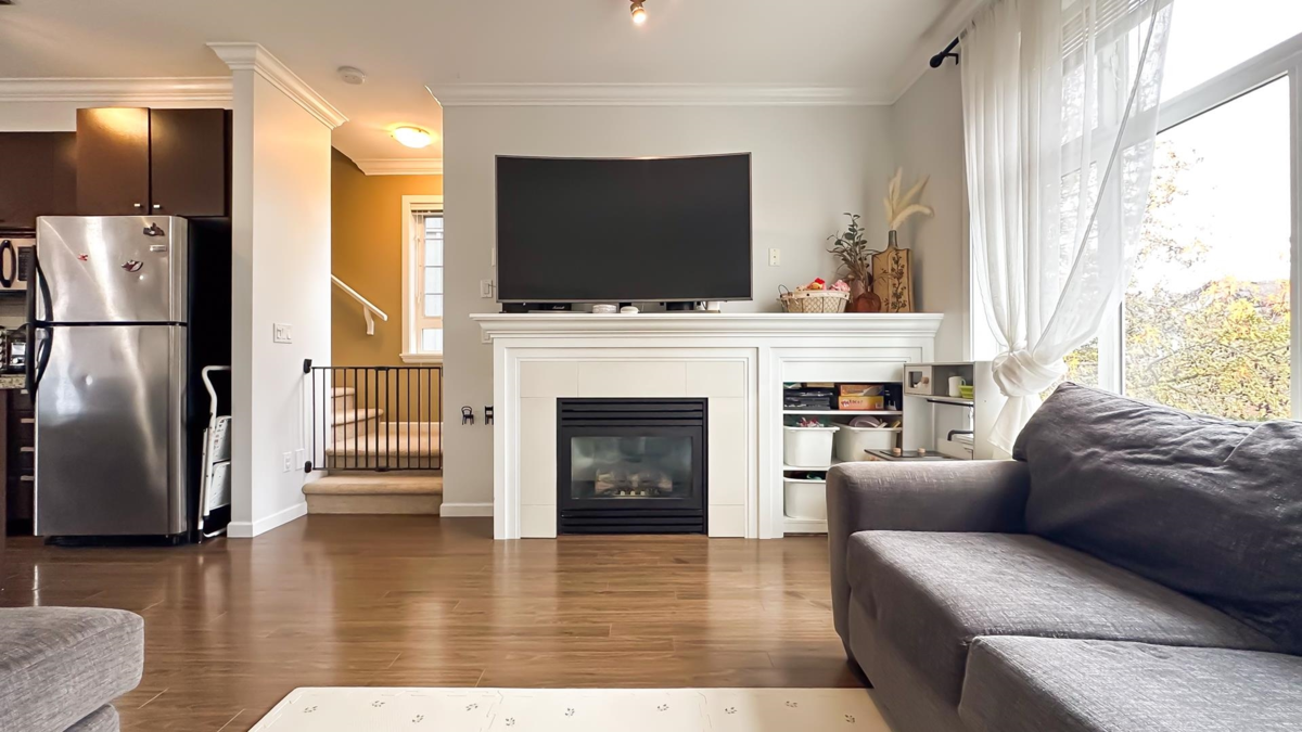 Breakfast Nook Photo of 9 18777 68a Avenue, Surrey, BC