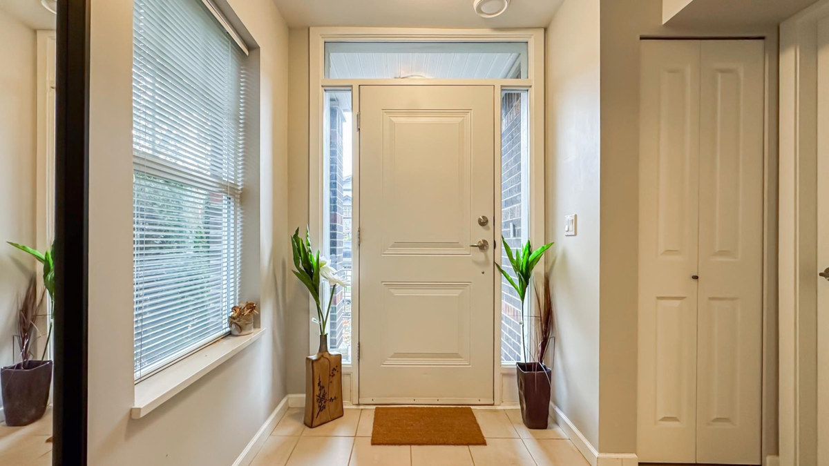 Dining Area Photo of 9 18777 68a Avenue, Surrey, BC
