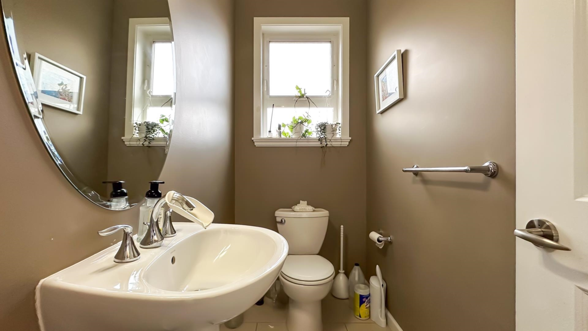 Guest Bathroom Photo of 9 18777 68a Avenue, Surrey, BC