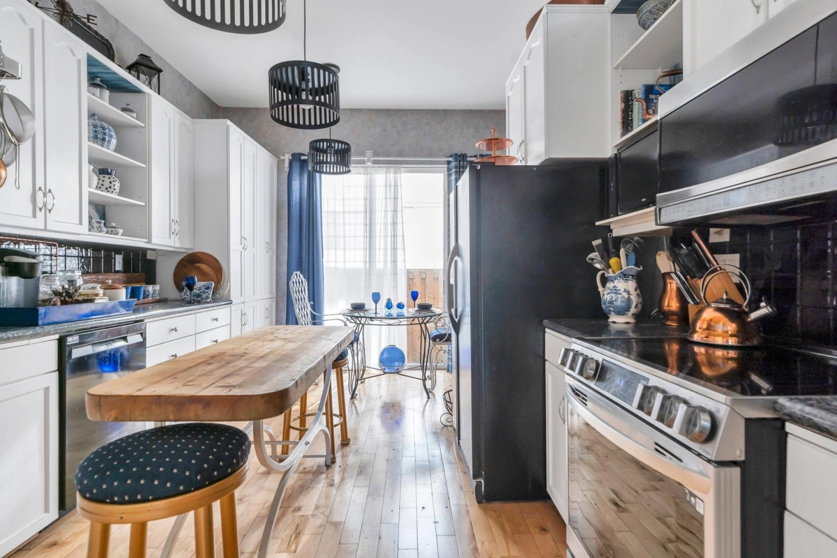 Kitchen Island Photo of 6 7450 Huron Street, Chilliwack, BC