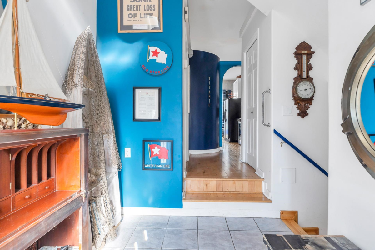 Living Room Photo of 6 7450 Huron Street, Chilliwack, BC