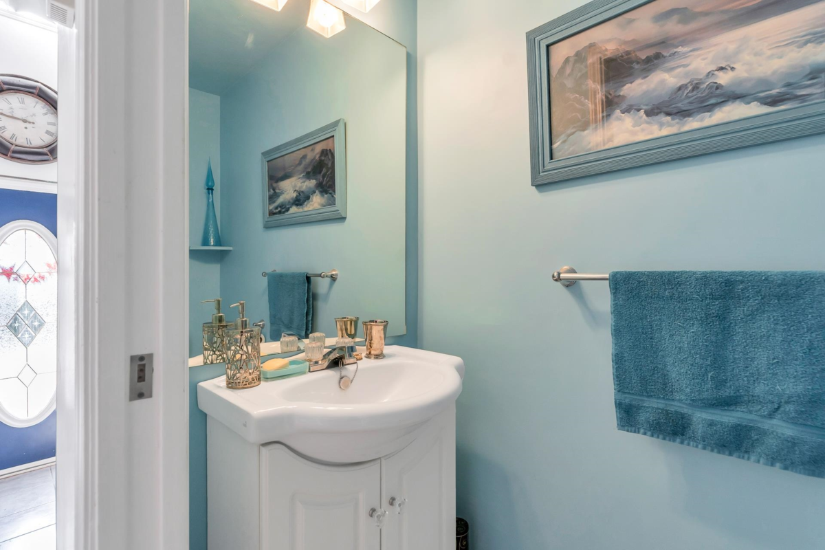 Walk-In Closet Photo of 6 7450 Huron Street, Chilliwack, BC