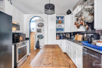 Kitchen Island Photo of 6 7450 Huron Street, Chilliwack, BC