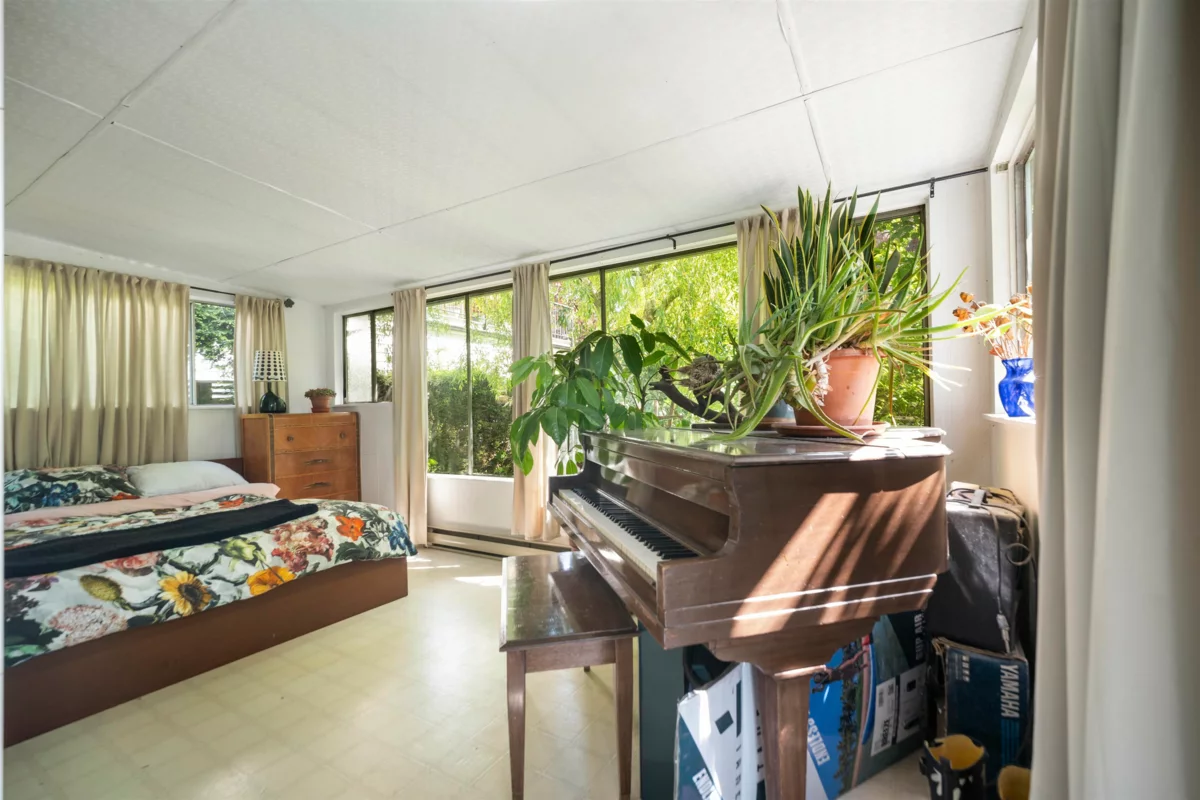 Basement Recreation Room Photo of 1056 Stevens Street, White Rock, BC