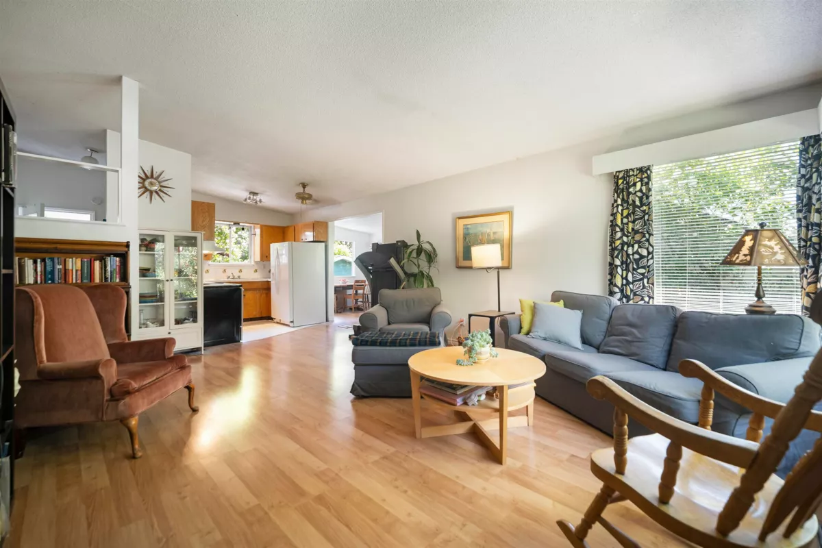 Dining Area Photo of 1056 Stevens Street, White Rock, BC